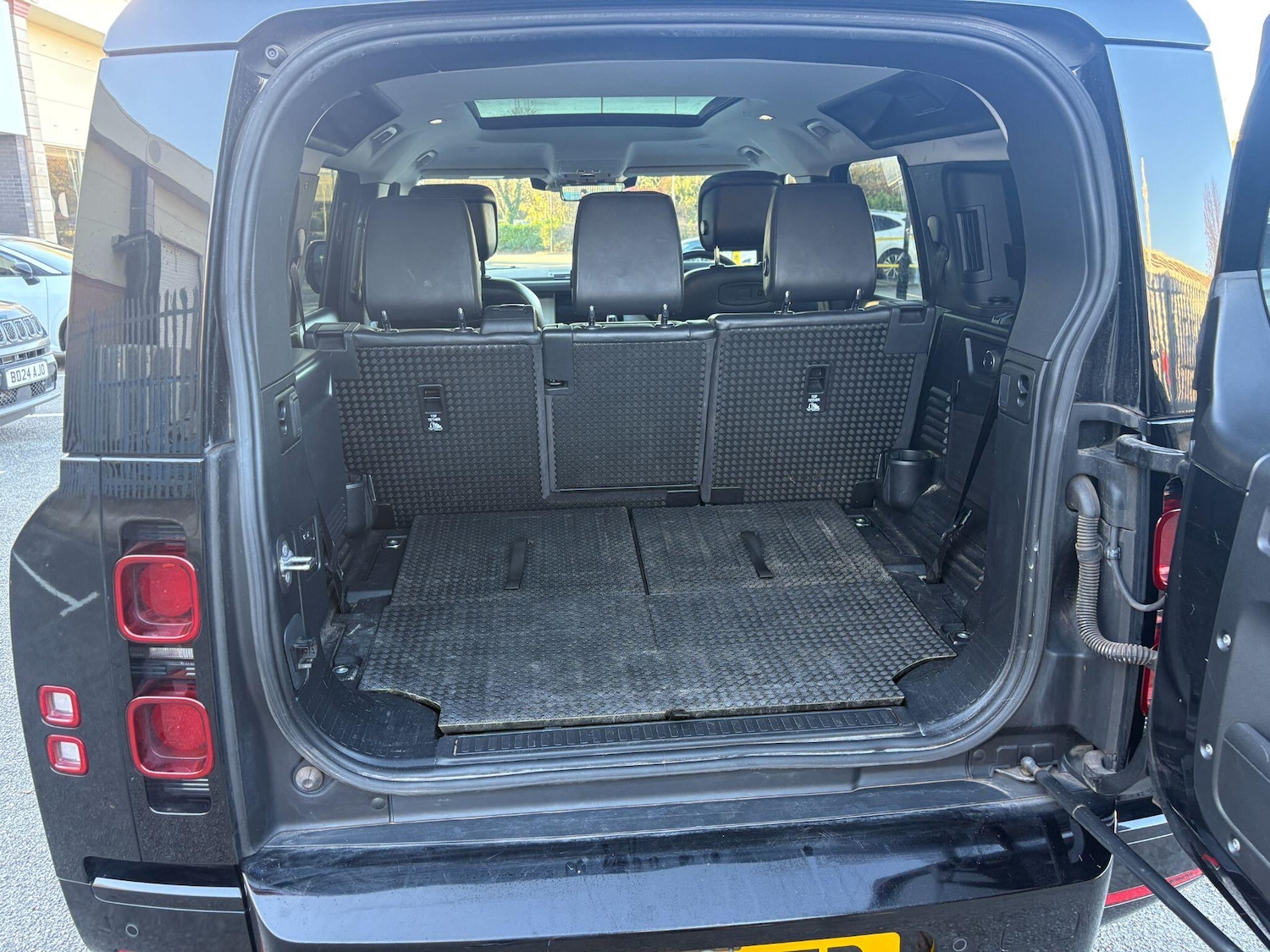 Used Land Rover Defender 2020 for sale - 76645336: Photo 11