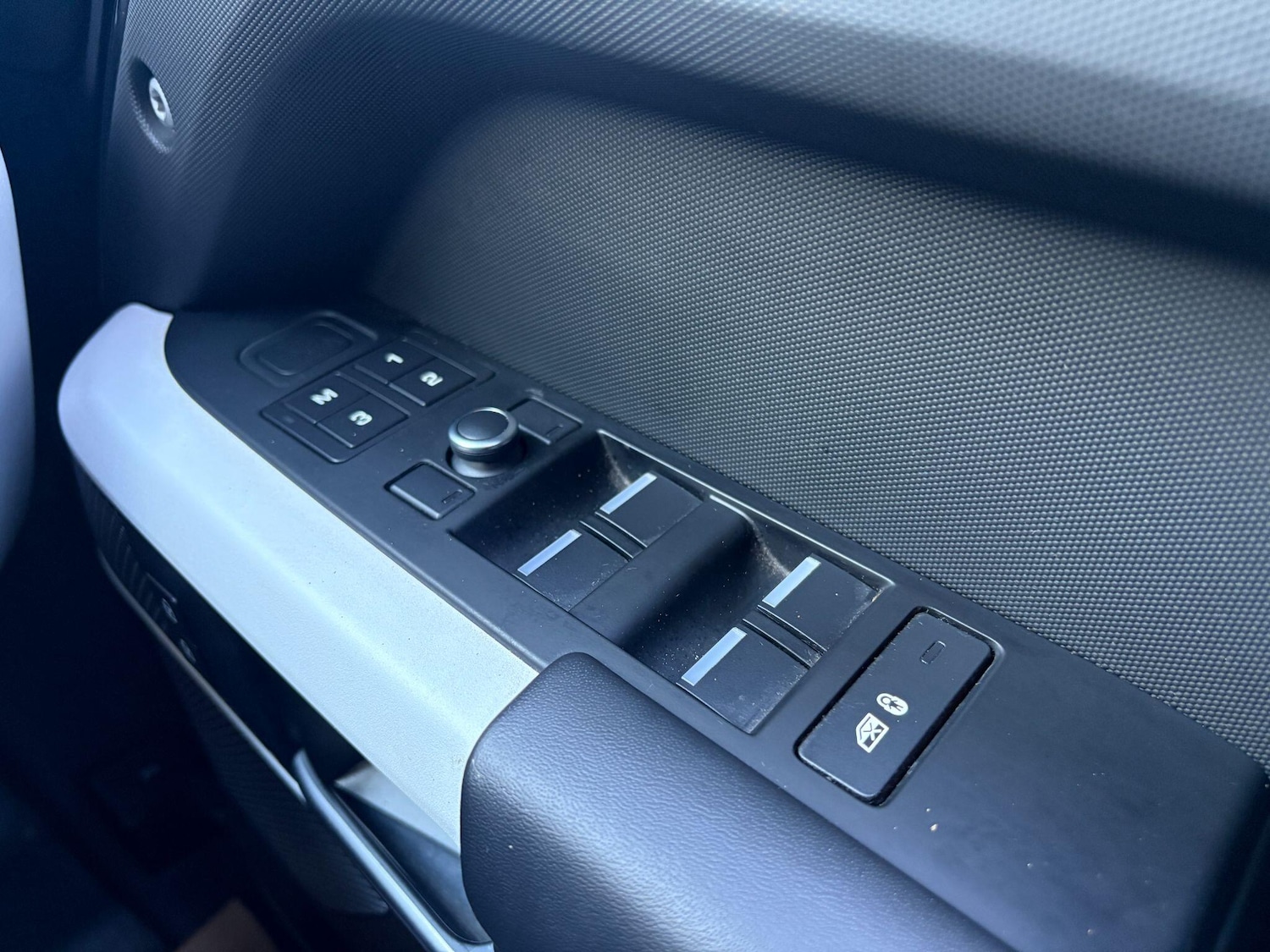 Used Land Rover Defender 2020 for sale - 76645336: Photo 22