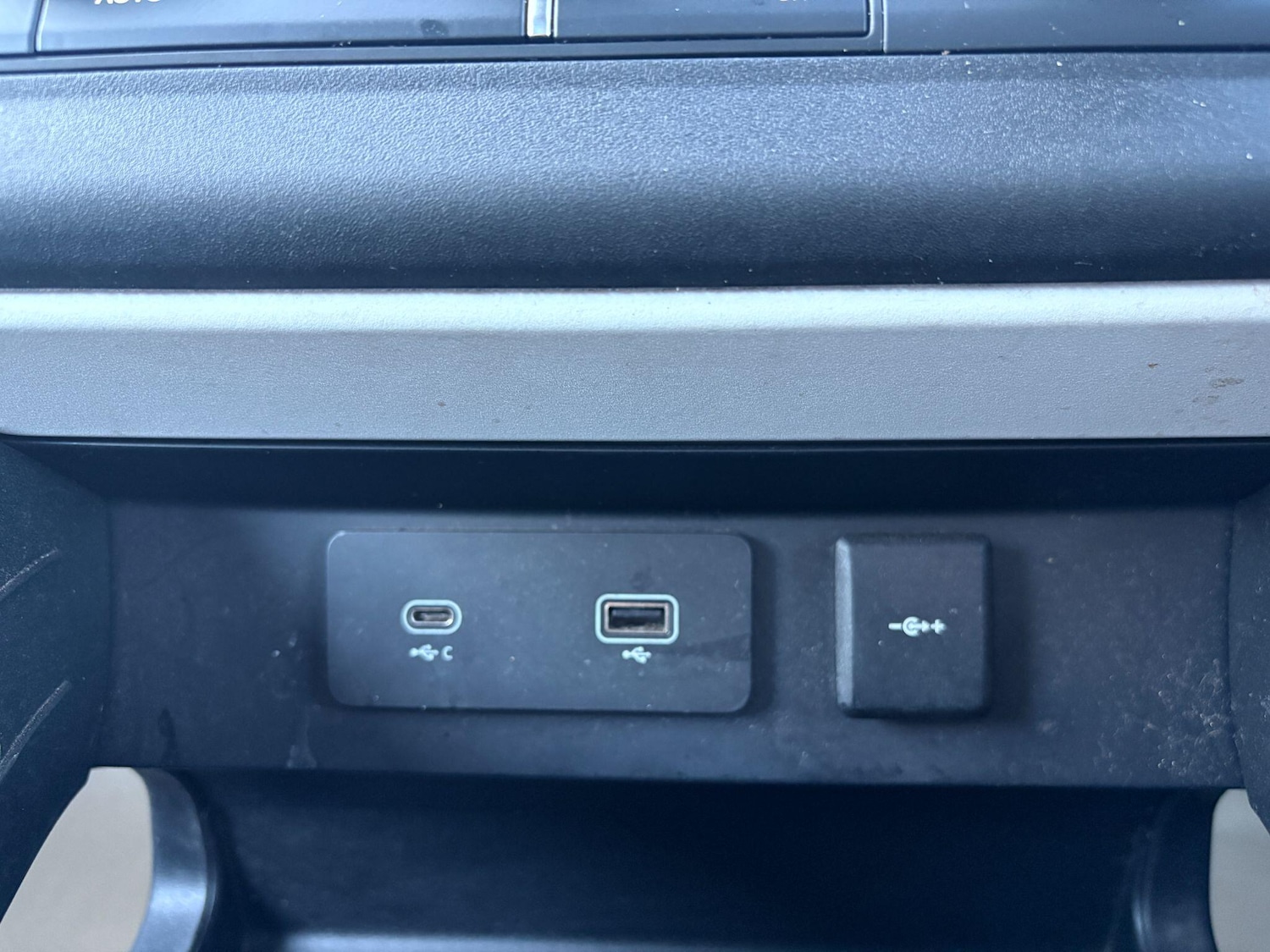 Used Land Rover Defender 2020 for sale - 76645336: Photo 31