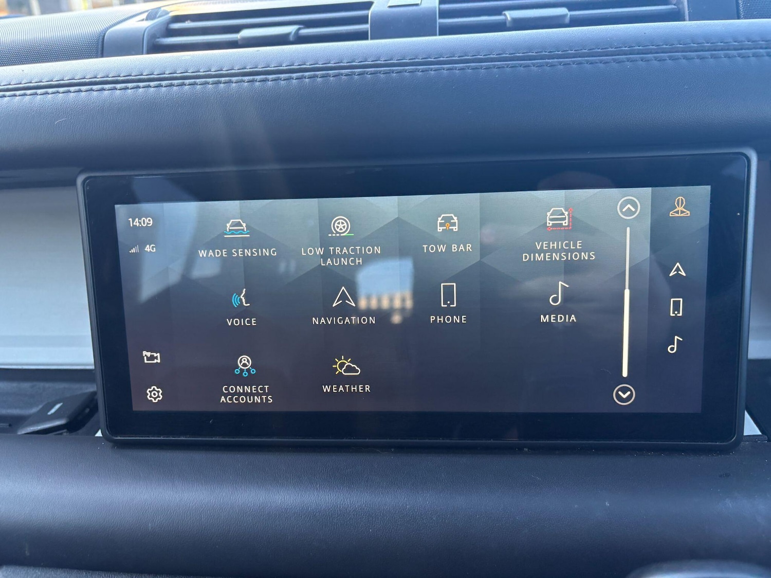 Used Land Rover Defender 2020 for sale - 76645336: Photo 32