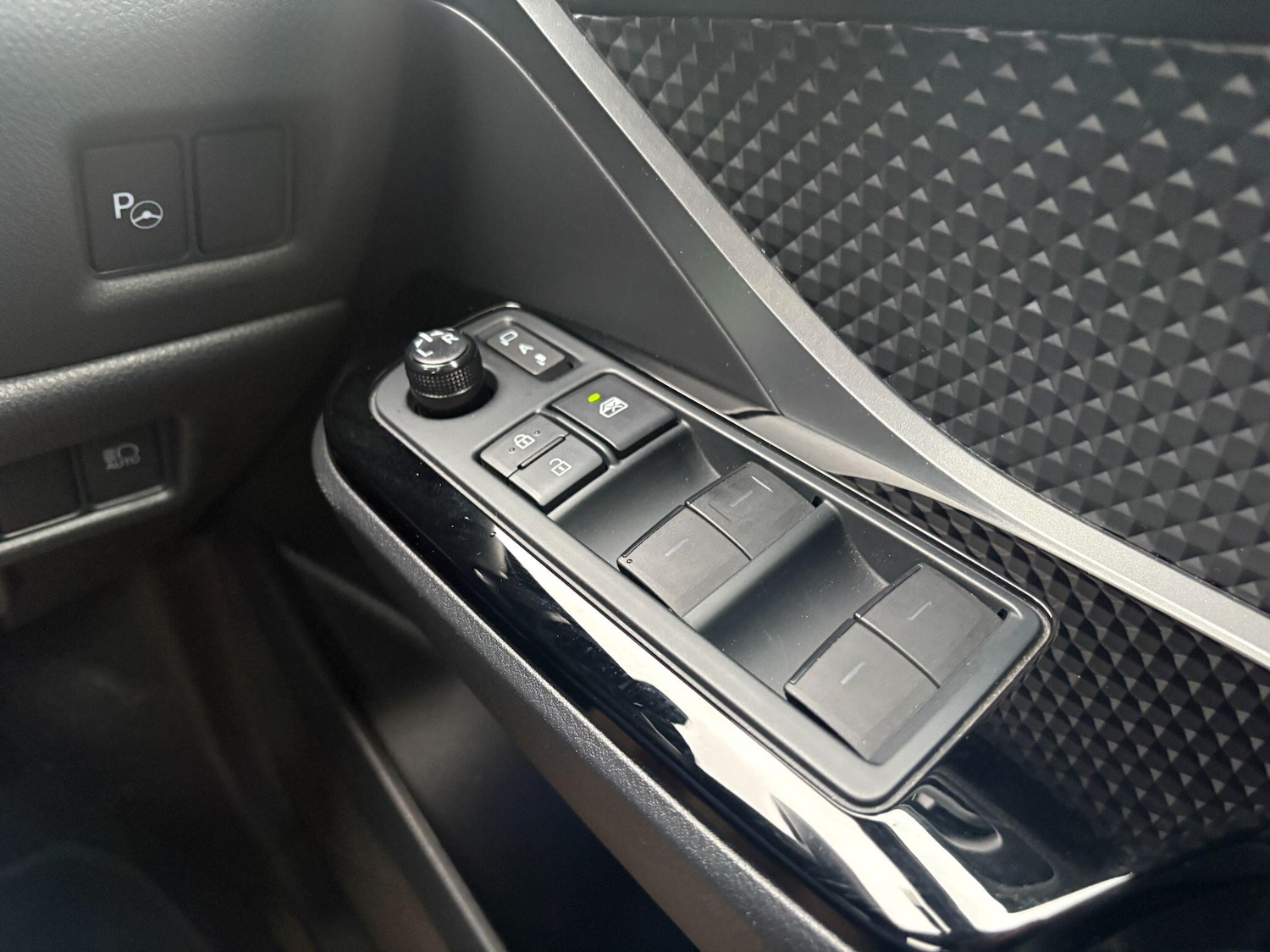 Used Toyota C-HR for sale - 77229660: Photo 17