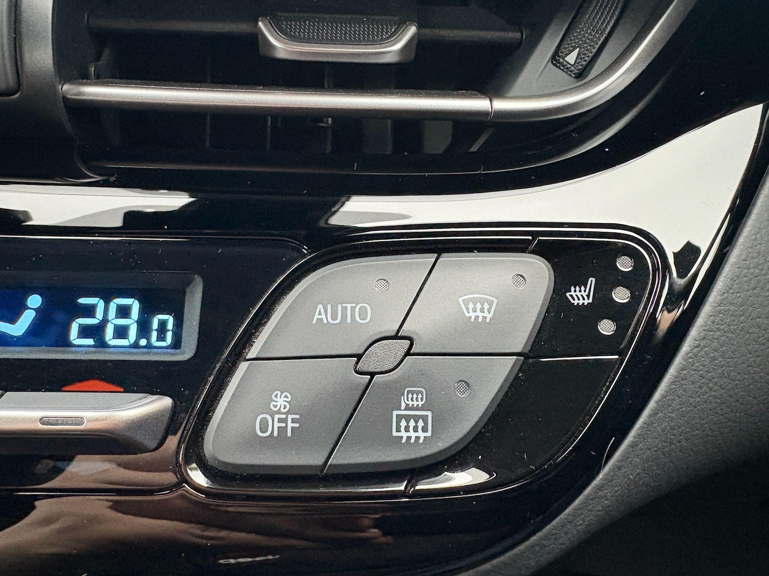 Used Toyota C-HR for sale - 77229660: Photo 33