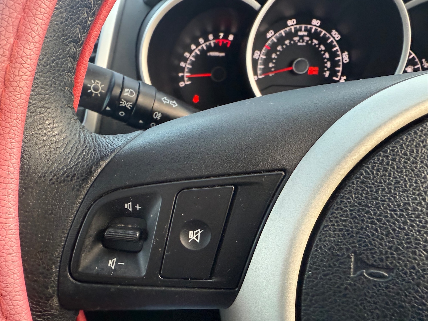 Used Kia Venga 2010 for sale - 77065878: Photo 38