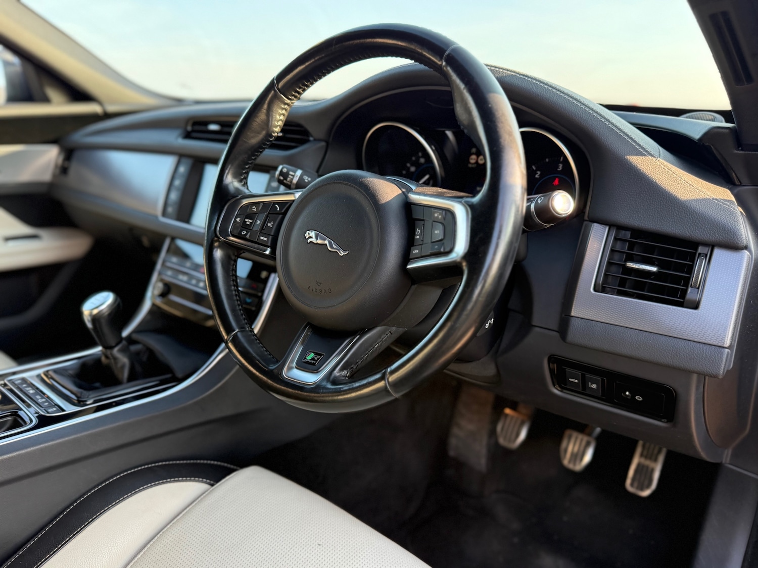 Used Jaguar XF 2018 for sale - 77749757: Photo 14