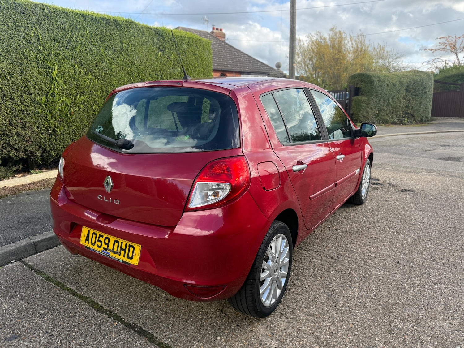 Used Renault Clio 2009 for sale - 76504304: Photo 2