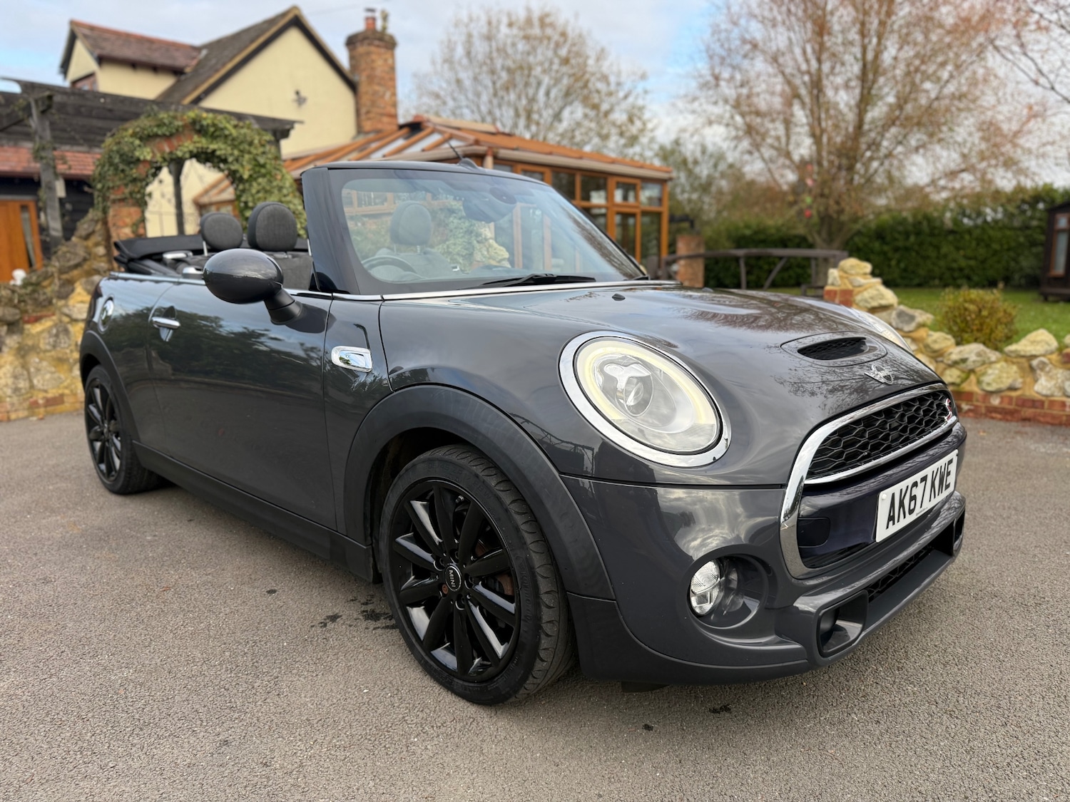 Used MINI Convertible 2017 for sale - 76611689: Photo 1