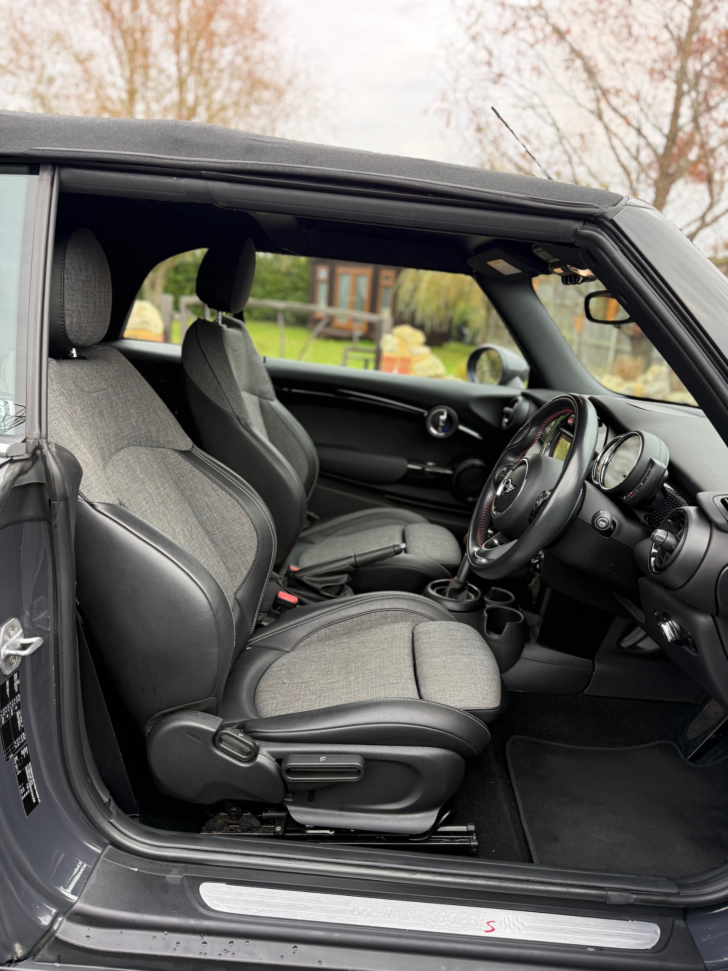 Used MINI Convertible 2017 for sale - 76611689: Photo 19