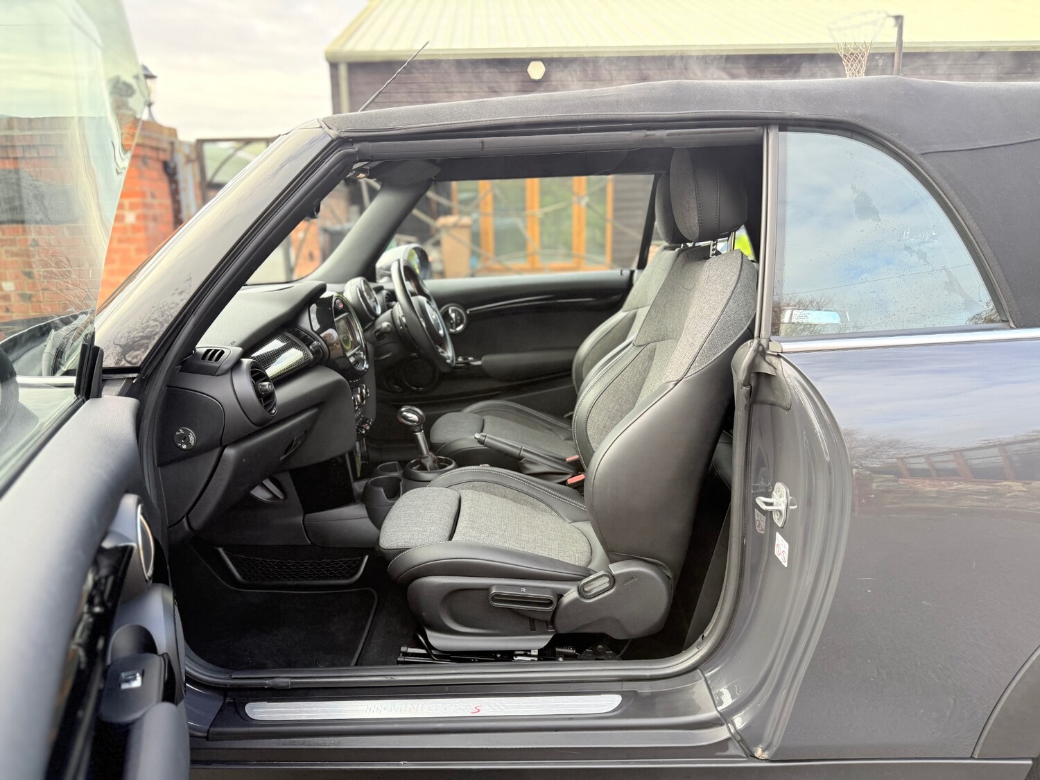 Used MINI Convertible 2017 for sale - 76611689: Photo 46