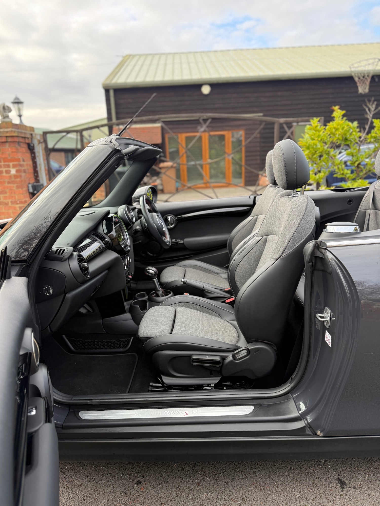 Used MINI Convertible 2017 for sale - 76611689: Photo 7