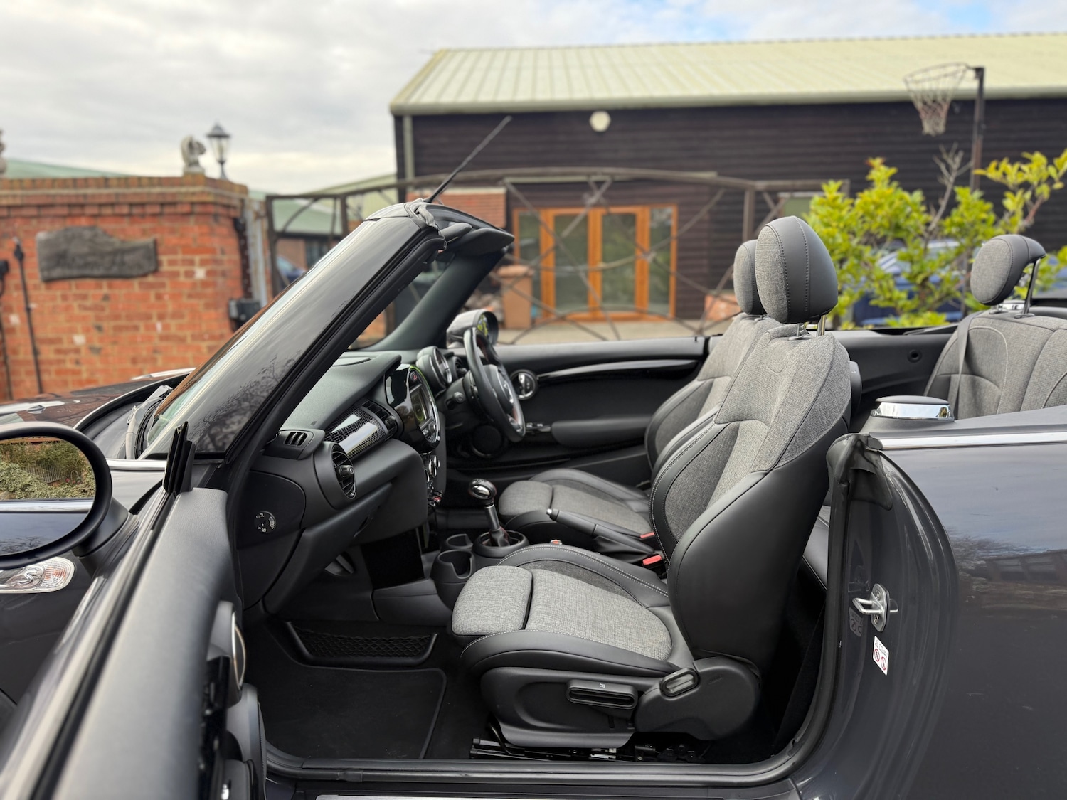 Used MINI Convertible 2017 for sale - 76611689: Photo 8