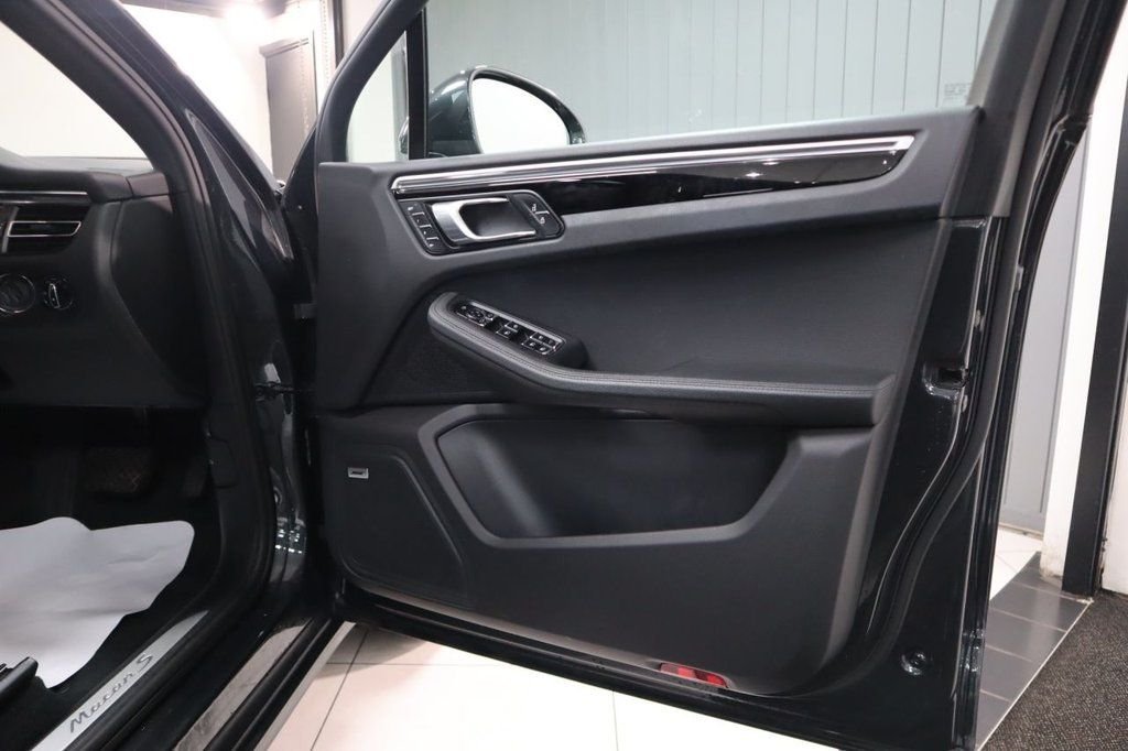 Used Porsche Macan 2020 for sale - 76803745: Photo 10