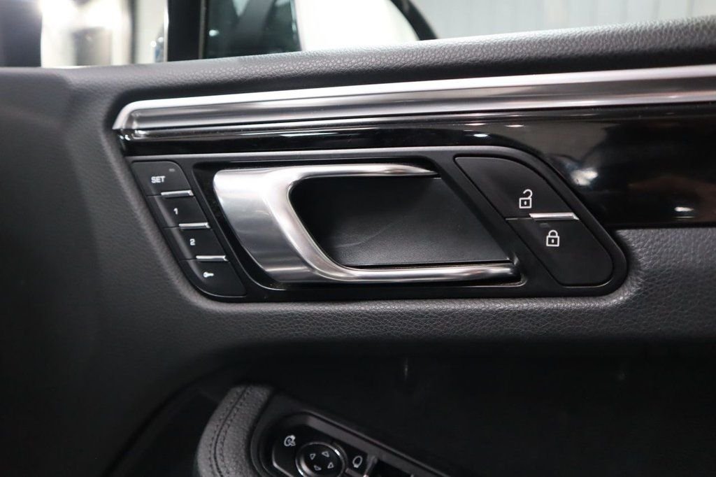 Used Porsche Macan 2020 for sale - 76803745: Photo 12