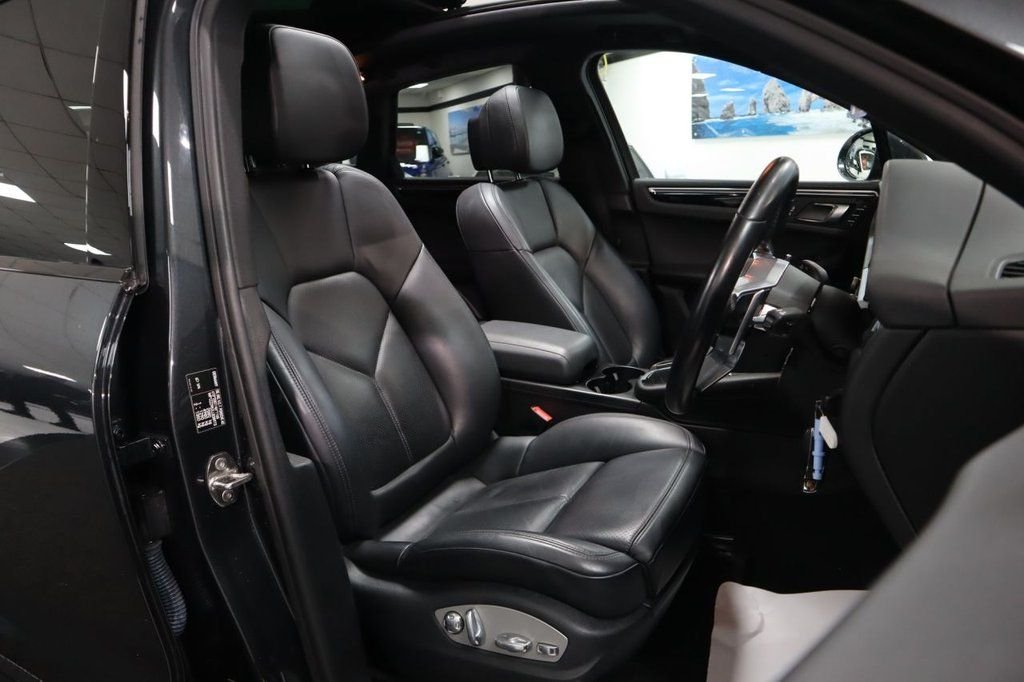 Used Porsche Macan 2020 for sale - 76803745: Photo 15