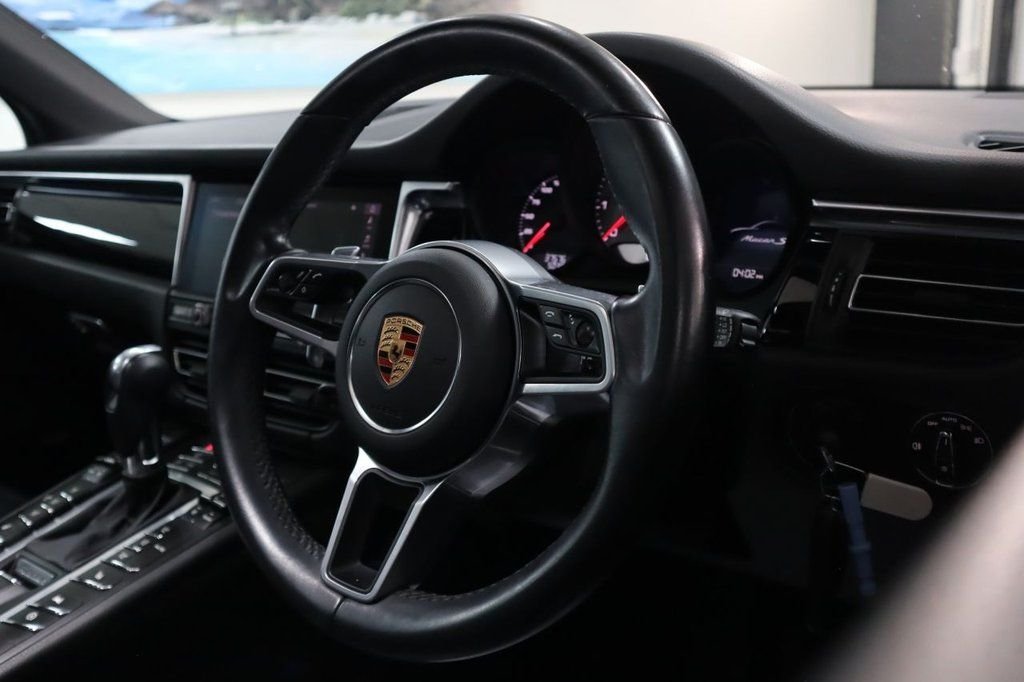 Used Porsche Macan 2020 for sale - 76803745: Photo 16