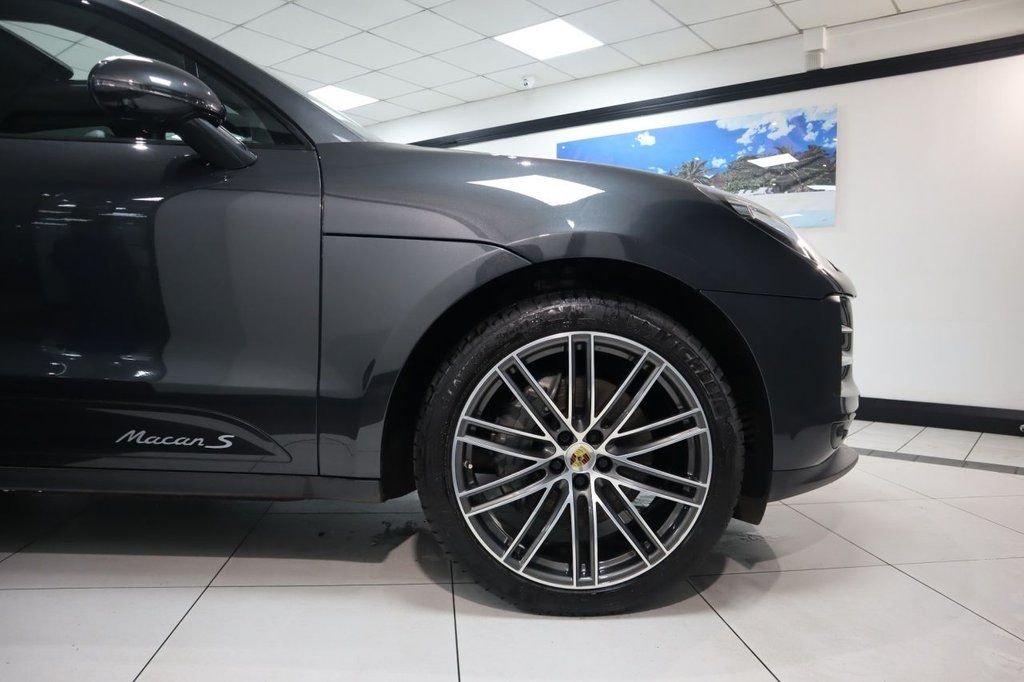 Used Porsche Macan 2020 for sale - 76803745: Photo 18