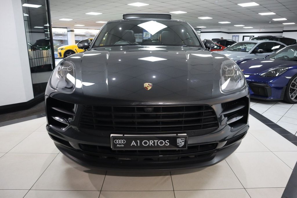 Used Porsche Macan 2020 for sale - 76803745: Photo 2