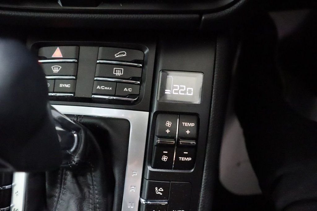 Used Porsche Macan 2020 for sale - 76803745: Photo 24