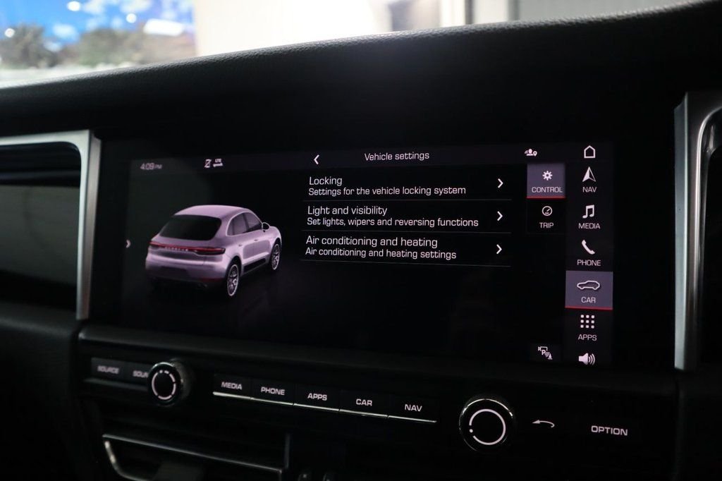 Used Porsche Macan 2020 for sale - 76803745: Photo 40