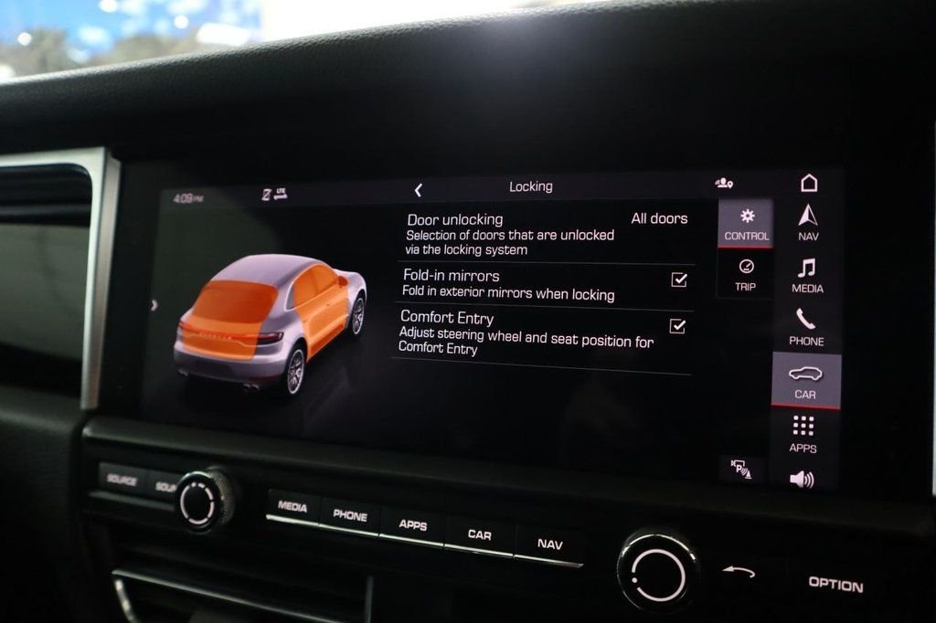 Used Porsche Macan 2020 for sale - 76803745: Photo 41