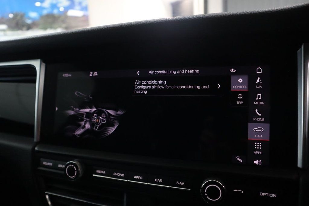 Used Porsche Macan 2020 for sale - 76803745: Photo 43