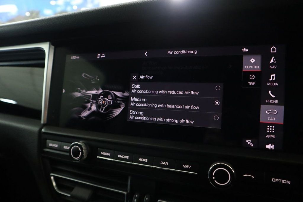 Used Porsche Macan 2020 for sale - 76803745: Photo 44