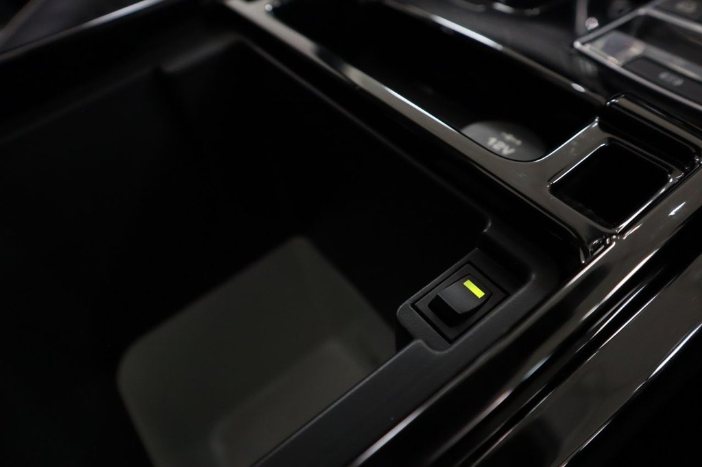 Used Land Rover Discovery 2017 for sale - 77632041: Photo 32