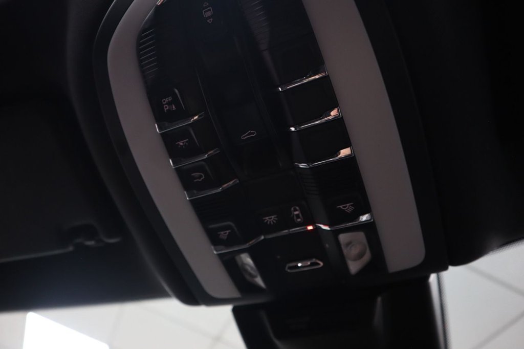 Used Porsche Macan 2021 for sale - 75998499: Photo 42