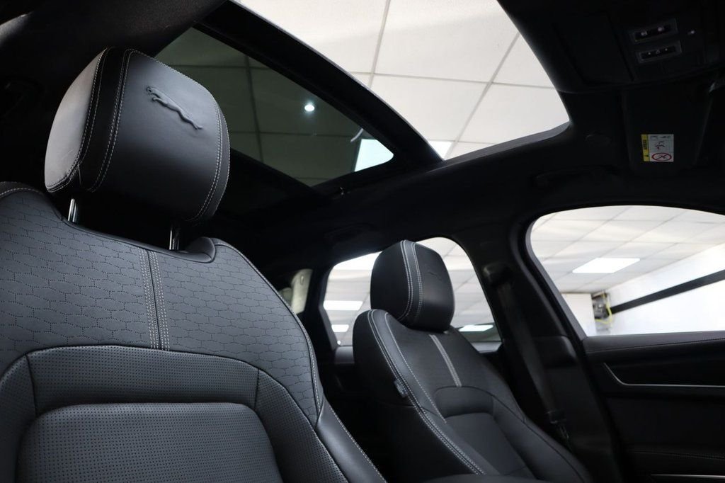 Used Jaguar F-Pace 2022 for sale - 77995356: Photo 4