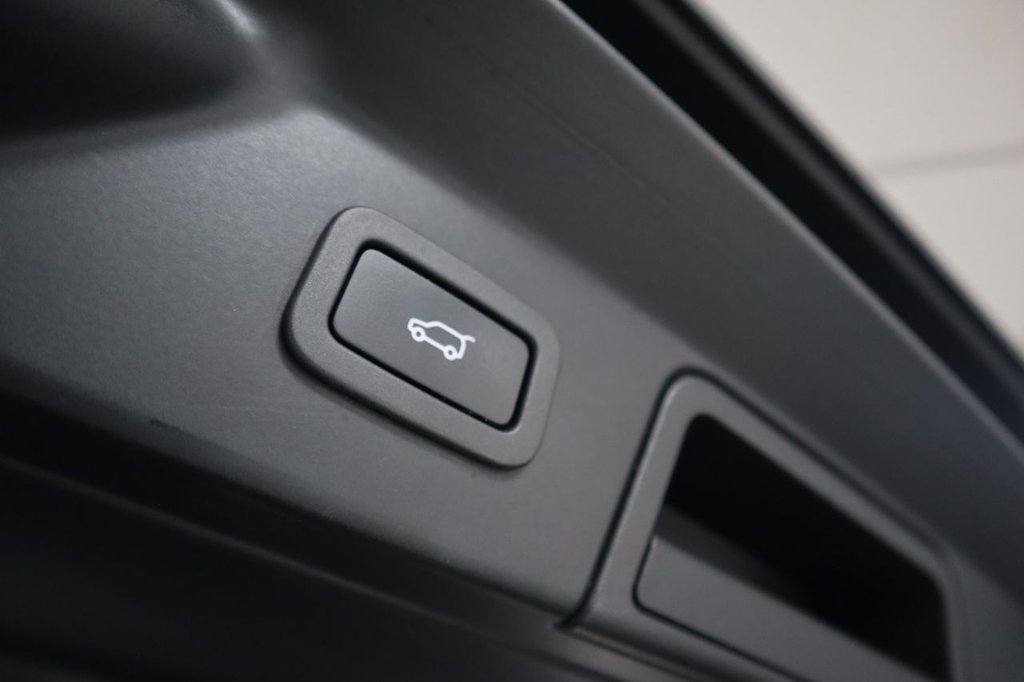 Used Land Rover Range Rover Velar 2018 for sale - 76973262: Photo 11