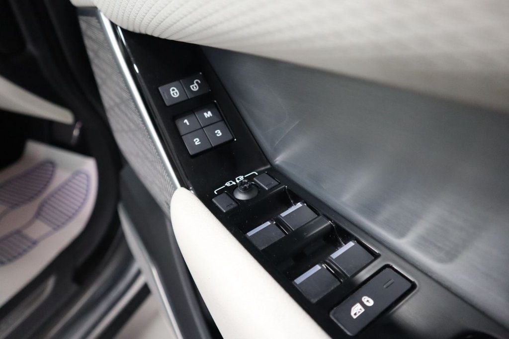 Used Land Rover Range Rover Velar 2018 for sale - 76973262: Photo 19