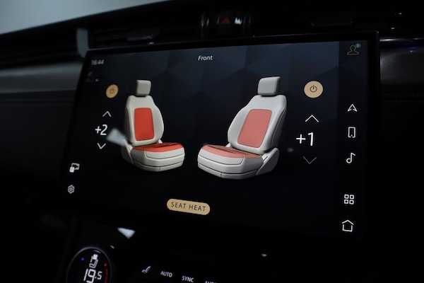 Used Jaguar F-Pace 2023 for sale - 75565162: Photo 48