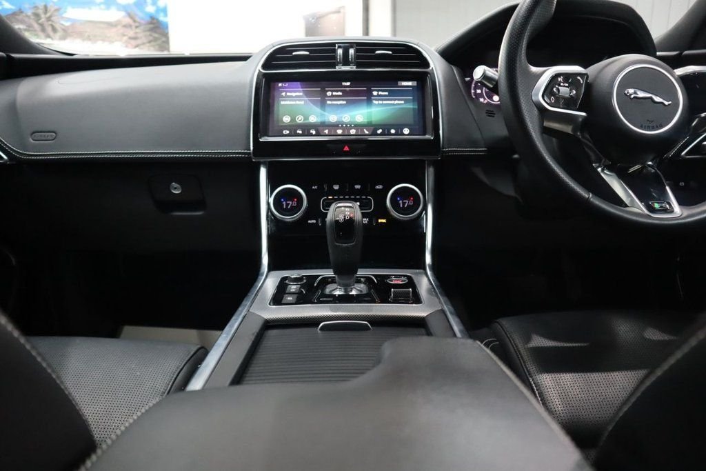 Used Jaguar XE 2020 for sale - 76406633: Photo 4