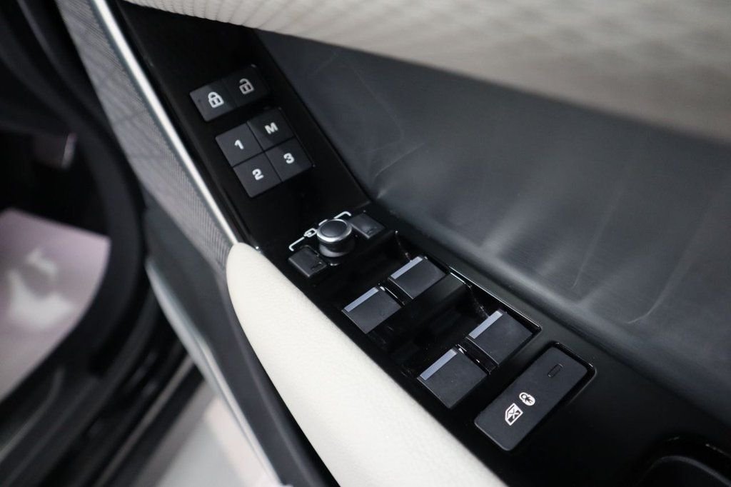 Used Land Rover Range Rover Velar 2021 for sale - 77133659: Photo 11