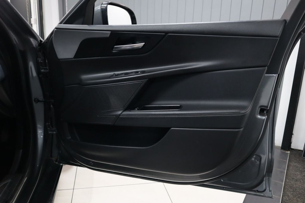 Used Jaguar XE 2016 for sale - 77133783: Photo 10