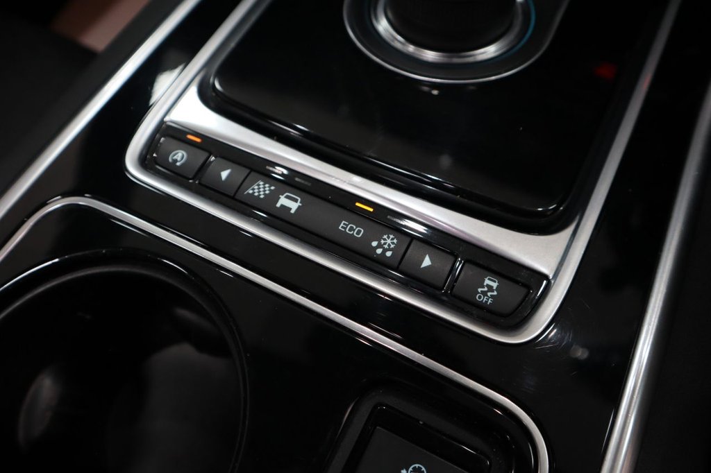 Used Jaguar XE 2016 for sale - 77133783: Photo 17