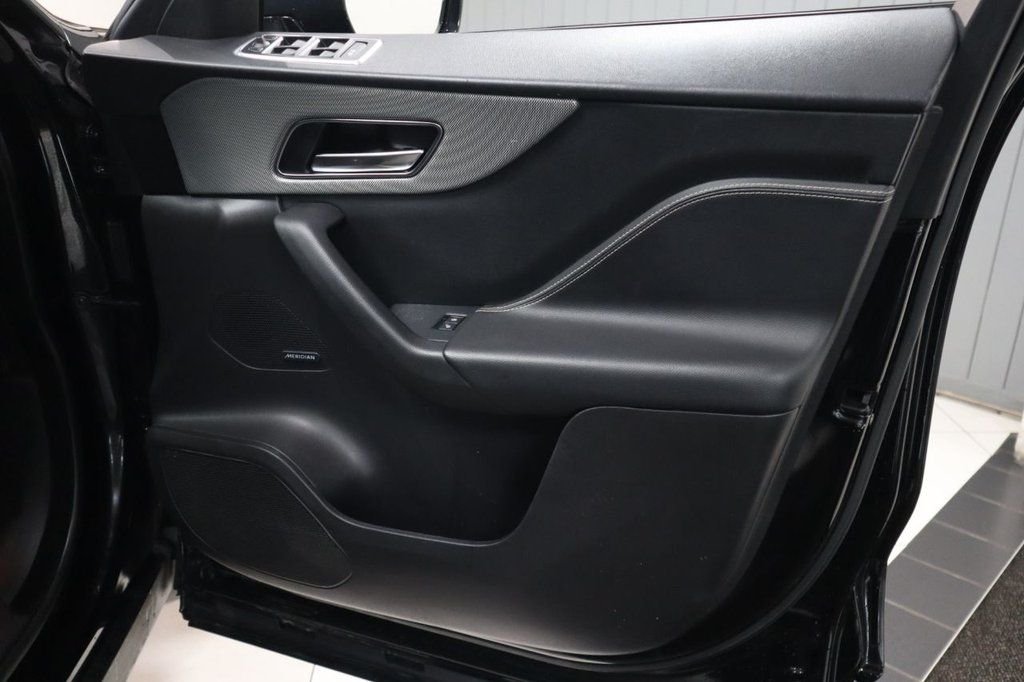 Used Jaguar F-Pace 2019 for sale - 76470522: Photo 17