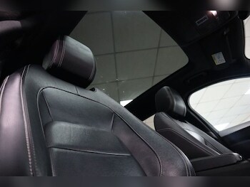 Used Jaguar F-Pace 2019 for sale - 76470522: Photo