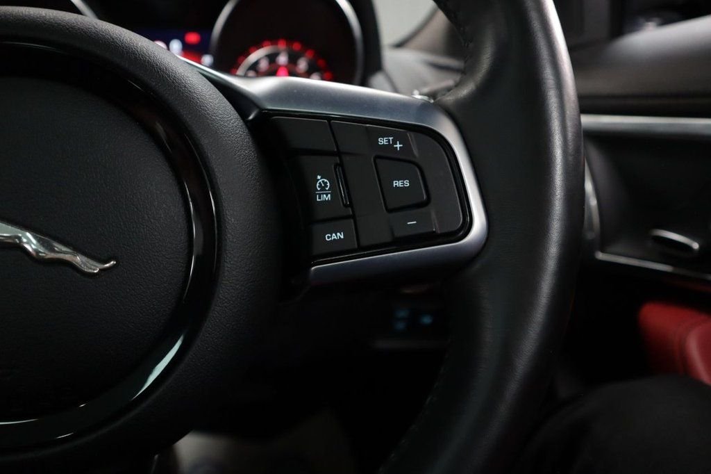 Used Jaguar F-Type 2019 for sale - 76900739: Photo 10