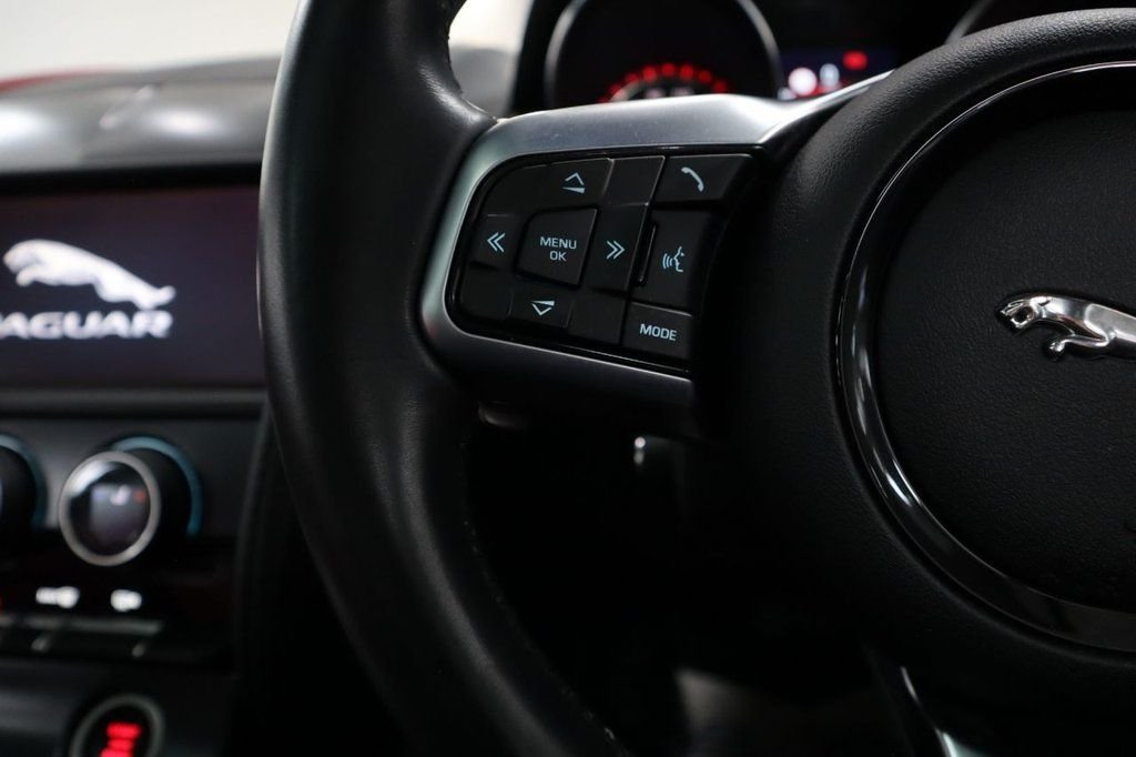 Used Jaguar F-Type 2019 for sale - 76900739: Photo 8