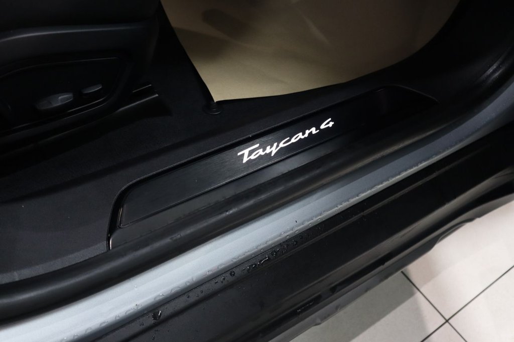 Used Porsche Taycan 2022 for sale - 77551689: Photo 18