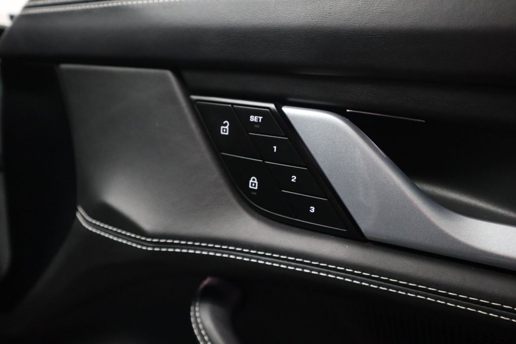 Used Porsche Taycan 2022 for sale - 77551689: Photo 24