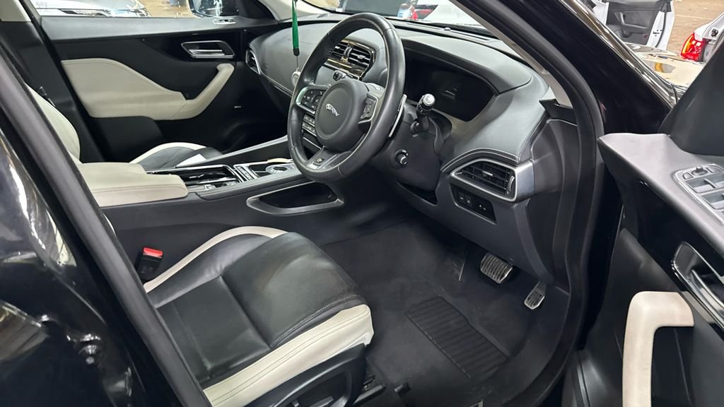 Used Jaguar F-Pace 2017 for sale - 76132465: Photo 10