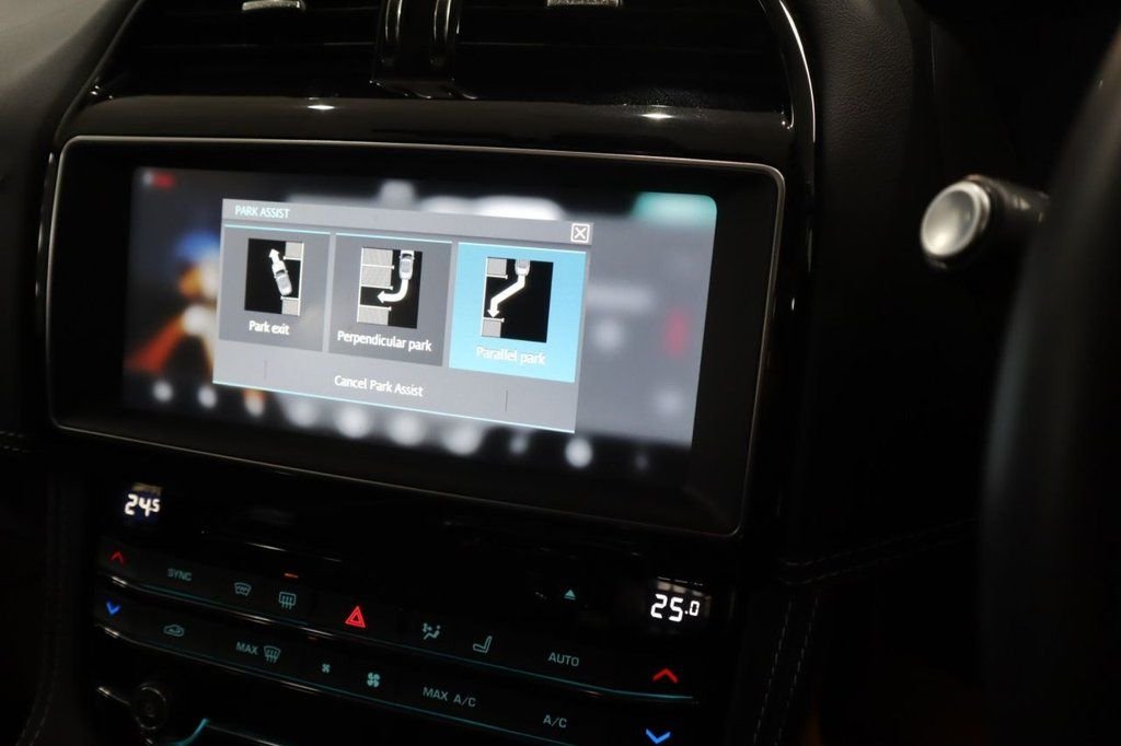 Used Jaguar F-Pace 2017 for sale - 76132465: Photo 24