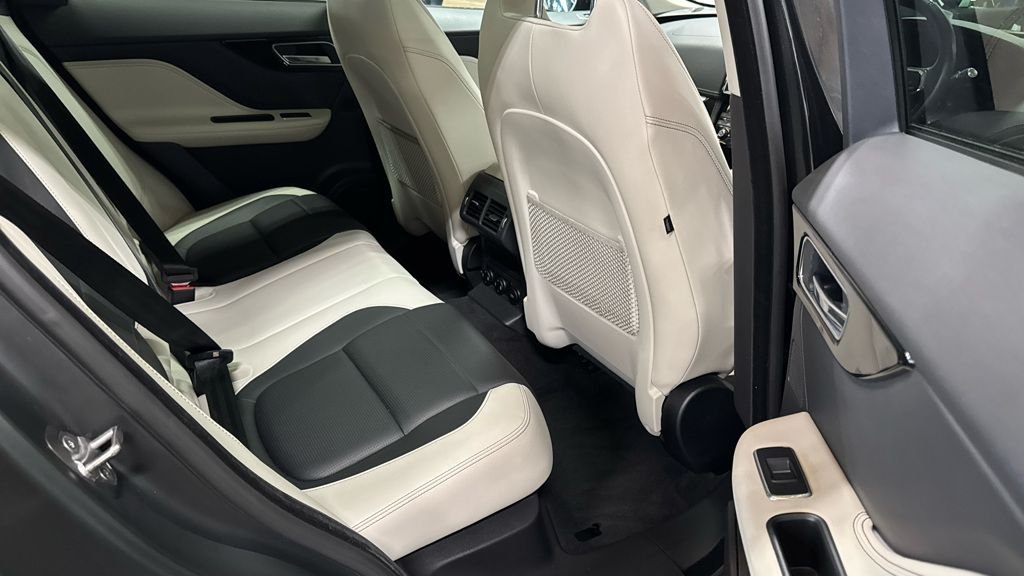 Used Jaguar F-Pace 2017 for sale - 76132465: Photo 9