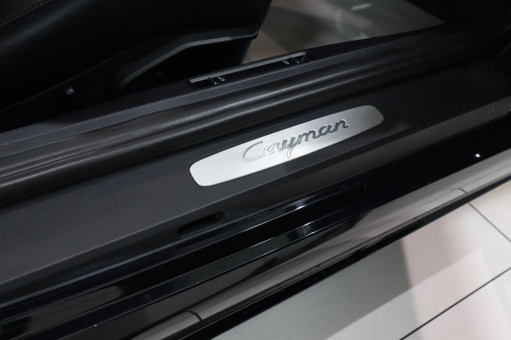 Used Porsche Cayman 2019 for sale - 76973162: Photo 11
