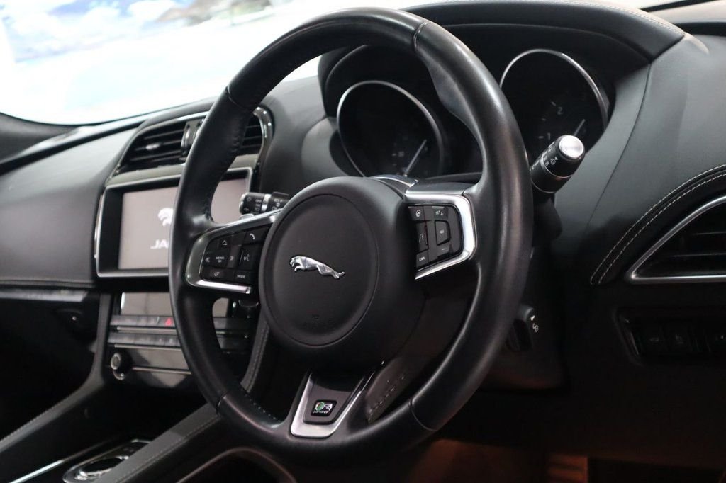 Used Jaguar F-Pace 2019 for sale - 76900726: Photo 16