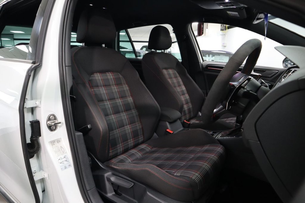 Used Volkswagen Golf 2015 for sale - 77072381: Photo 17