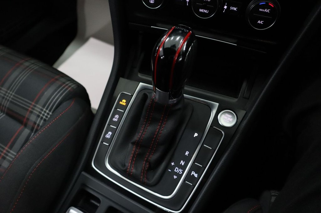 Used Volkswagen Golf 2015 for sale - 77072381: Photo 30