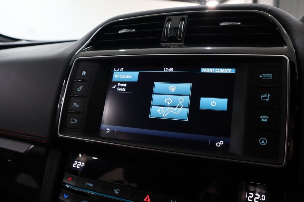 Used Jaguar F-Pace 2016 for sale - 77236316: Photo 32