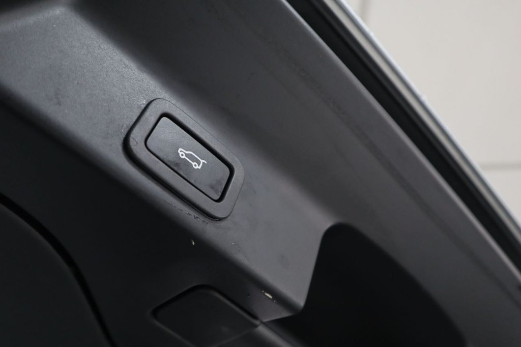 Used Jaguar F-Pace 2016 for sale - 77236316: Photo 9